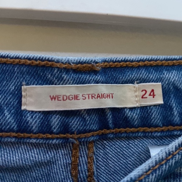 Levi’s Wedgie Straight Jeans Medium Wash 24 - Picture 3 of 10